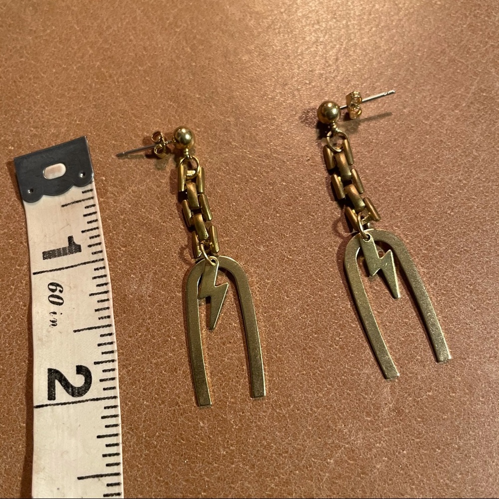 Brass lightning bolt earrings - Picture 5 of 5